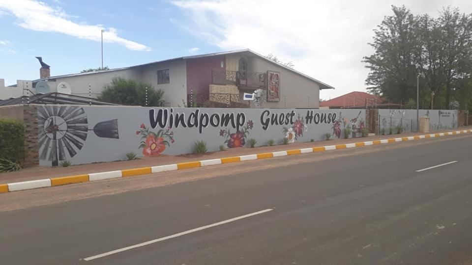 Die Windpomp Guesthouse Gobabis Екстериор снимка