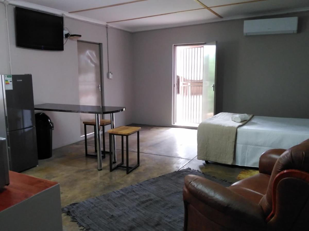 Die Windpomp Guesthouse Gobabis Екстериор снимка