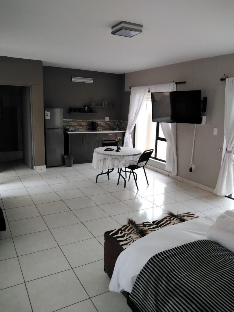 Die Windpomp Guesthouse Gobabis Екстериор снимка